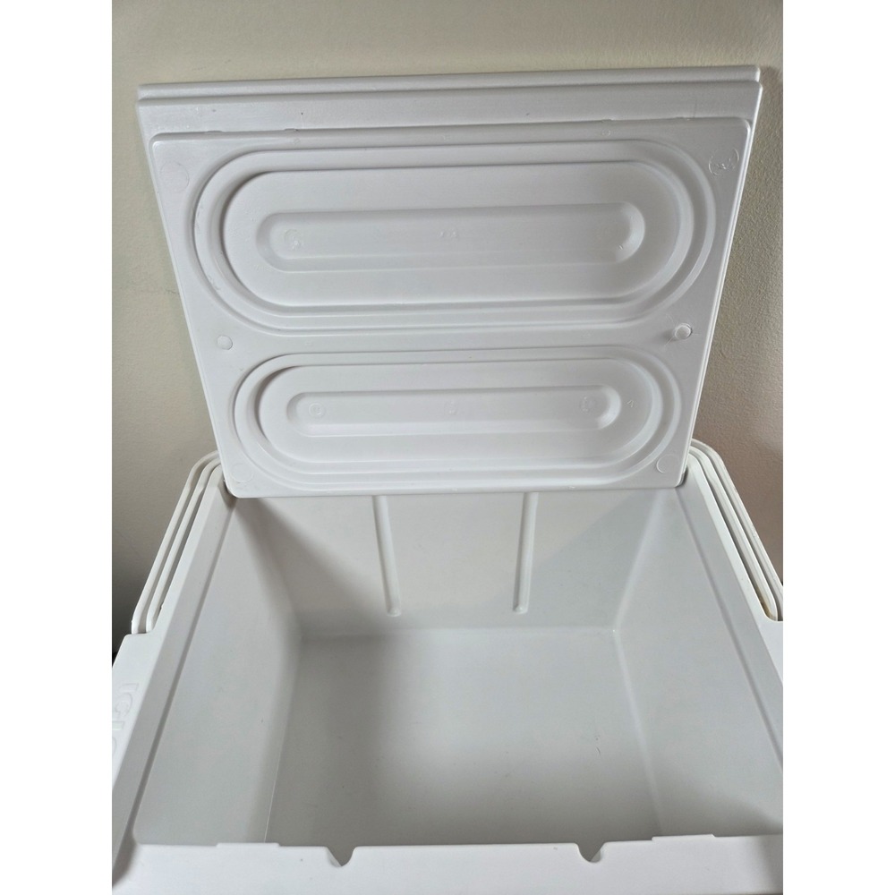 Igloo Cooler Lunchbox Island Breeze Red & White W/Handle Made In USA - Picture 8 of 8